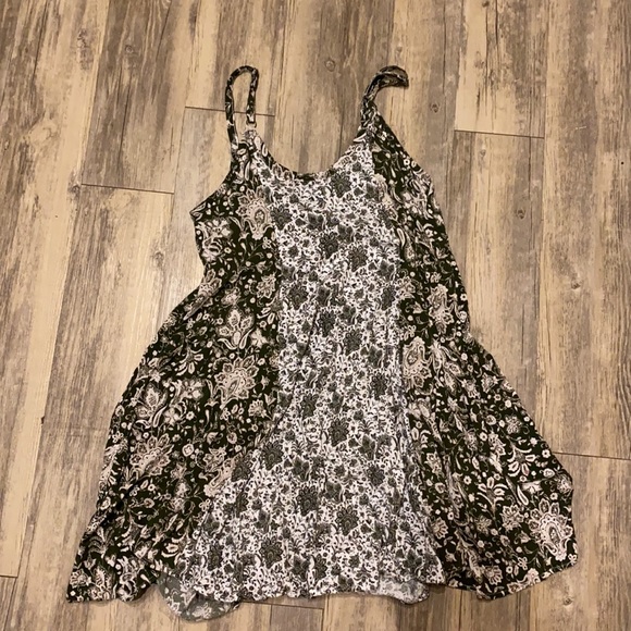 Torrid Summer Dress Size 0 Green Paisley two-tone - Picture 3 of 8